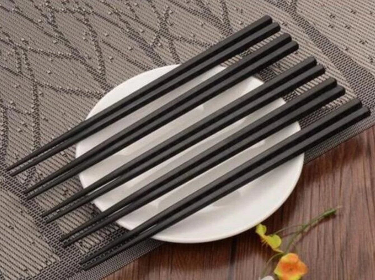 4 Setjes Luxe Zwarte Sushi Eetstokjes 4 Setjes Luxe Zwarte Sushi Eetstokjes -Le Creuset Winkel 1200x895 4