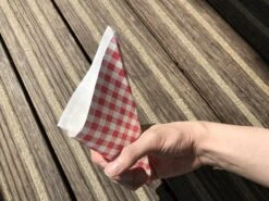 Papieren Frietzak - 30 Stuks - Kleine Patat Maat K14 - Boerenbont - Rode Ruitjes - Puntzak - Patatzak - Traktaties -Le Creuset Winkel 1200x899 35