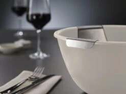 Joseph Joseph - Uno Saladeschaal - Met Saladebestek -Le Creuset Winkel 1200x900 147