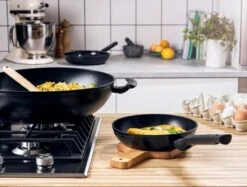 BK Easy Induction Ceramic Koekenpan - Ø20 Cm - PFAS-vrij 2 BK Easy Induction Ceramic Koekenpan - Ø20 Cm - PFAS-vrij -Le Creuset Winkel 1200x907