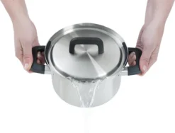 BK Flow Cool Pannenset - 4-delig – RVS Deksels - Veilig Afgietsysteem - Geschikt Voor Alle Warmtebronnen 8 BK Flow Cool Pannenset - 4-delig – RVS Deksels - Veilig Afgietsysteem - Geschikt Voor Alle Warmtebronnen -Le Creuset Winkel 1200x912
