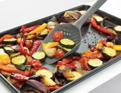 Joseph Joseph Scoop Plus Vergietlepel - Schuimspaan - Frituurschep 8 Joseph Joseph Scoop Plus Vergietlepel - Schuimspaan - Frituurschep -Le Creuset Winkel 1200x930 12