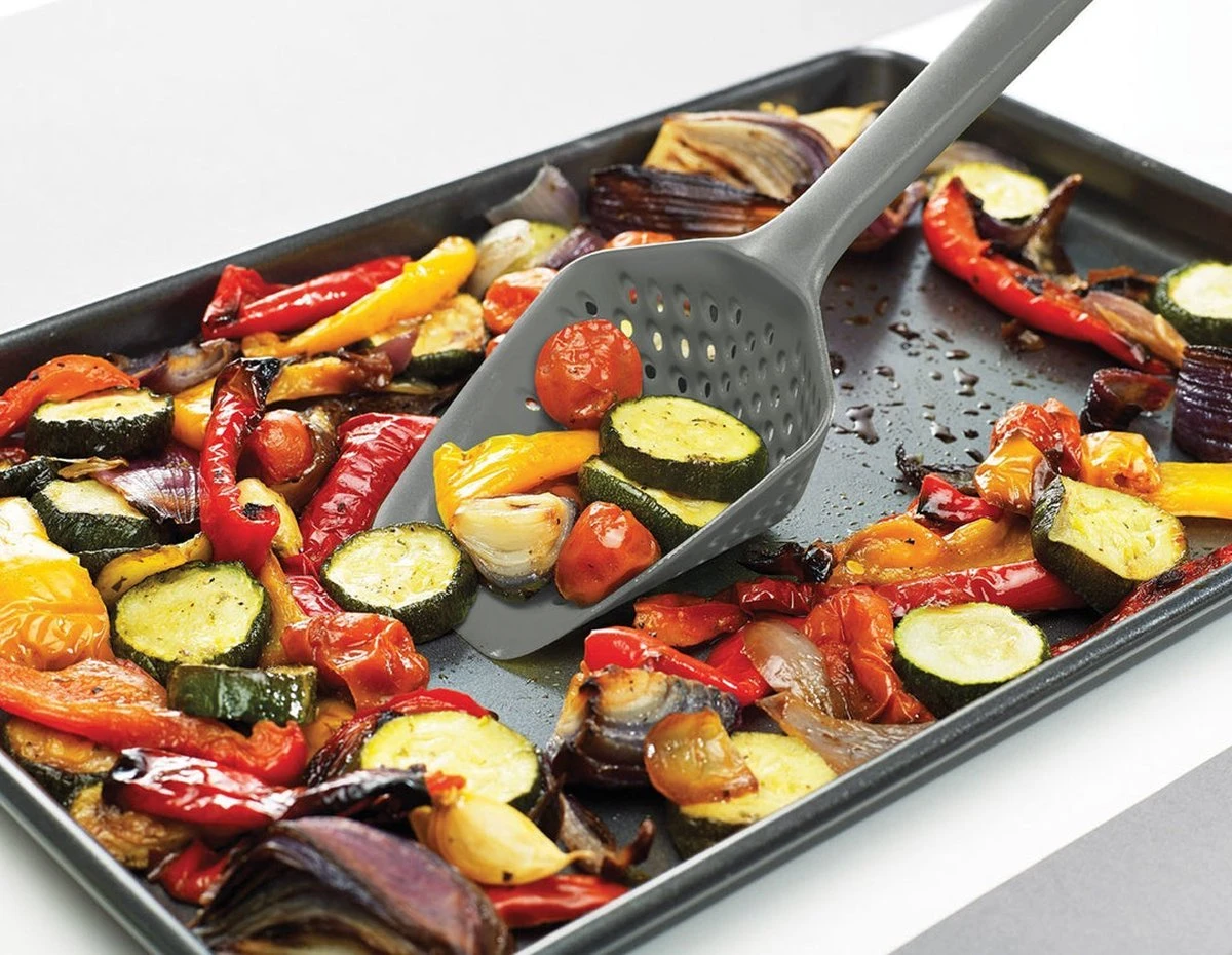 Joseph Joseph Scoop Plus Vergietlepel - Schuimspaan - Frituurschep Joseph Joseph Scoop Plus Vergietlepel - Schuimspaan - Frituurschep -Le Creuset Winkel 1200x930 12