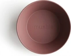 Siliconen Kommen - Mushie - Woodchuck - Set 2 -Le Creuset Winkel 1200x949 2