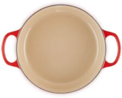 Le Creuset - Gietijzeren - Lage Braadpan - 24cm - Kersenrood 4 Le Creuset - Gietijzeren - Lage Braadpan - 24cm - Kersenrood -Le Creuset Winkel 1200x969 3