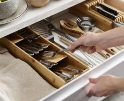 Joseph Joseph Bestek Organizer Bamboe 5-vaks - Small 5-vaks - Sorteervakken, Klaar Voor Gebruik, Duurzaam -Le Creuset Winkel 1200x972 6