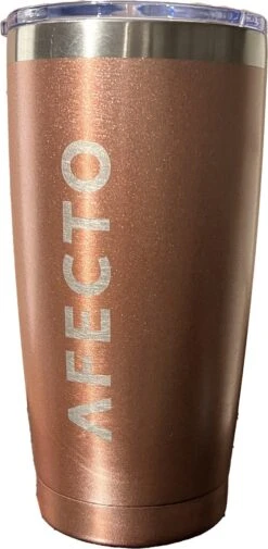 KOFFIE TO GO BEKER | COFFEE TO GO GOUD/ ROZE -Le Creuset Winkel 587x1200 1