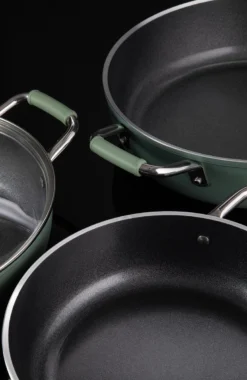 Primecook - Braadpan / Hapjespan Met Deksel - Ø 28 Cm - PFAS-vrij - Inductie - Ecoshield 8 Primecook - Braadpan / Hapjespan Met Deksel - Ø 28 Cm - PFAS-vrij - Inductie - Ecoshield -Le Creuset Winkel 781x1200