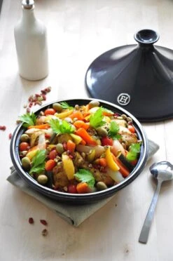 Emile Henry Tajine - Ø32 Cm - Fusain -Le Creuset Winkel 796x1200 1