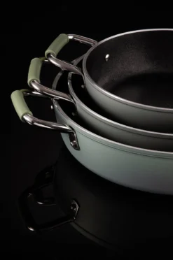 Primecook - Braadpan / Hapjespan Met Deksel - Ø 28 Cm - PFAS-vrij - Inductie - Ecoshield 9 Primecook - Braadpan / Hapjespan Met Deksel - Ø 28 Cm - PFAS-vrij - Inductie - Ecoshield -Le Creuset Winkel 797x1200