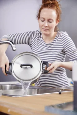 BK Flow Cool Pannenset - 4-delig – RVS Deksels - Veilig Afgietsysteem - Geschikt Voor Alle Warmtebronnen 13 BK Flow Cool Pannenset - 4-delig – RVS Deksels - Veilig Afgietsysteem - Geschikt Voor Alle Warmtebronnen -Le Creuset Winkel 799x1200 1