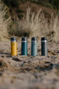 Stanley The Trigger-Action Travel Mug 0,35L Saffron -Le Creuset Winkel 800x1200 22