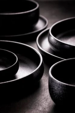 Maastricht Porselein Serviesset Universe Porselein 6-persoons 24-delig Zwart -Le Creuset Winkel 800x1200 32