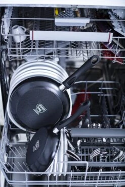 GreenChef Diamond Koekenpannenset Ø 20cm + Ø 28cm - Zwart - Inductie - PFAS-vrij 10 GreenChef Diamond Koekenpannenset Ø 20cm + Ø 28cm - Zwart - Inductie - PFAS-vrij -Le Creuset Winkel 800x1200 4