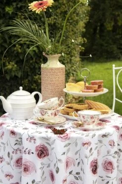 Clayre & Eef Kop En Schotel 200 Ml Roze Wit Porselein Rond Bloemen Servies Cadeau Voor Haar Cappuccino 7 Clayre & Eef Kop En Schotel 200 Ml Roze Wit Porselein Rond Bloemen Servies Cadeau Voor Haar Cappuccino -Le Creuset Winkel 801x1200 10