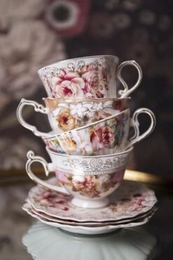 Clayre & Eef Kop En Schotel 200 Ml Roze Wit Porselein Rond Bloemen Servies Cadeau Voor Haar Cappuccino 4 Clayre & Eef Kop En Schotel 200 Ml Roze Wit Porselein Rond Bloemen Servies Cadeau Voor Haar Cappuccino -Le Creuset Winkel 801x1200 9