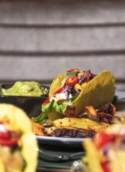 Krumble Taco Houder - Taco En Tortilla Houder Voor 4 Stuks - Serveerschalen - Koken & Tafelen - Kookgerei - Snack- & Tappasschalen - Metaal - Zilver -Le Creuset Winkel 876x1200