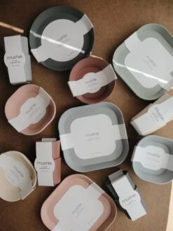 Siliconen Kommen - Mushie - Woodchuck - Set 2 -Le Creuset Winkel 897x1200 3