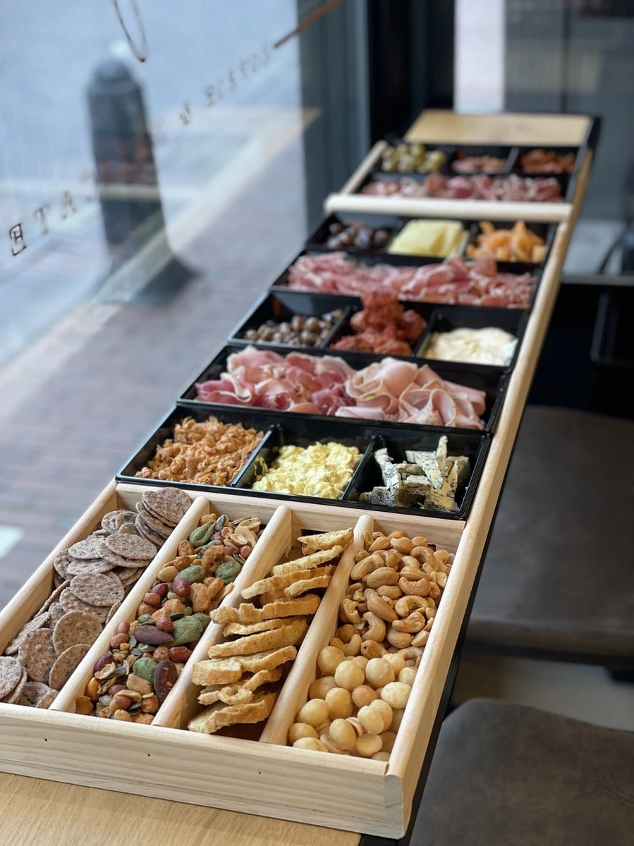 Sjoelbak - Borrelsjoelbak - hapjesplank - borrelplank - mini sjoelbak 120 cm met zwarte bakjes - kleine sjoelbakken Sjoelbak - Borrelsjoelbak - Hapjesplank - Borrelplank - Mini Sjoelbak 120 Cm Met Zwarte Bakjes - Kleine Sjoelbakken -Le Creuset Winkel 899x1200 11