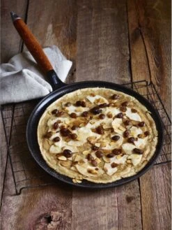 Staub Flensjespan - Houten Steel - 28 Cm - Zwart 4 Staub Flensjespan - Houten Steel - 28 Cm - Zwart -Le Creuset Winkel 901x1200