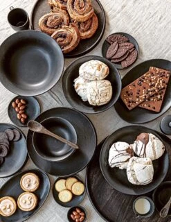 Vtwonen Serviesset - Mat Zwart - Porselein - 16-Delig -Le Creuset Winkel 927x1200 1