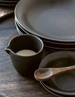 Vtwonen Serviesset - Mat Zwart - Porselein - 16-Delig -Le Creuset Winkel 927x1200 2