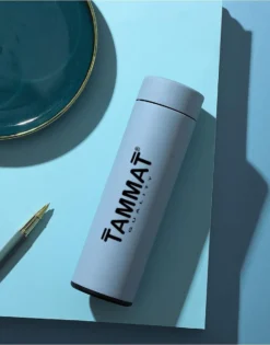 Slimme Thermosfles Met LCD Temperatuur Display - Curver Isolatiefles 500 ML - Rubber Coating - Dubbelwandige Thermosfles - Thermosbeker - Isoleerfles - Thermoskan - Travel Mug - Bidon Drinkfles - Koffiebeker - Drinkflessen - RVS - Smart Thermos -Le Creuset Winkel 941x1200